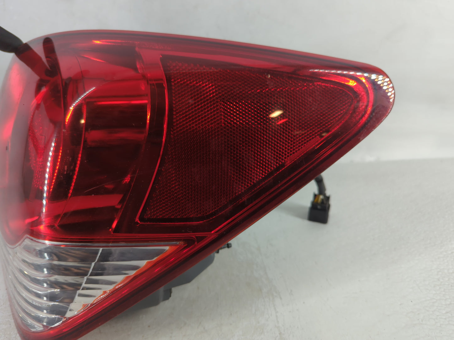 2011-2016 Chevrolet Cruze Tail Light Assembly Passenger Right OEM Fits Fits 2011 2012 2013 2014 2015 2016 OEM Used Auto Part