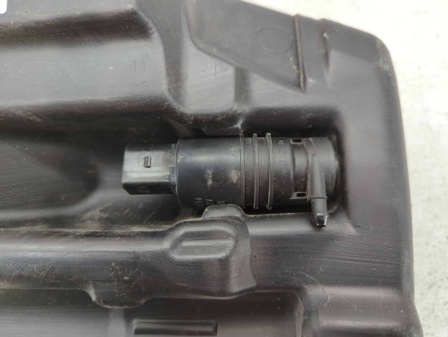 2011-2016 Chevrolet Cruze Windshield Washer Fluid Reservoir Bottle Oem - Oemusedautoparts1.com