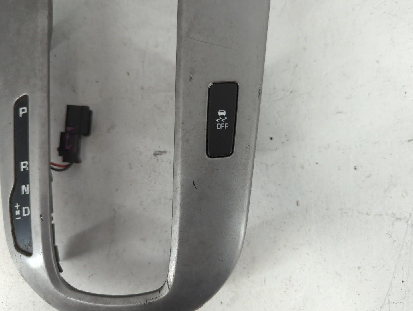 2012 Chevrolet Cruze Shifter Trim Bezel Polar Silver - Oemusedautoparts1.com