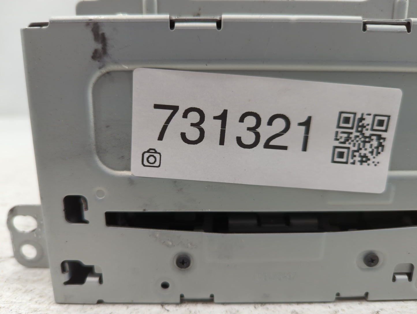 2011-2012 Chevrolet Cruze Radio AM FM Cd Player Receiver Replacement P/N:22870782 Fits Fits 2010 2011 2012 OEM Used Auto Par