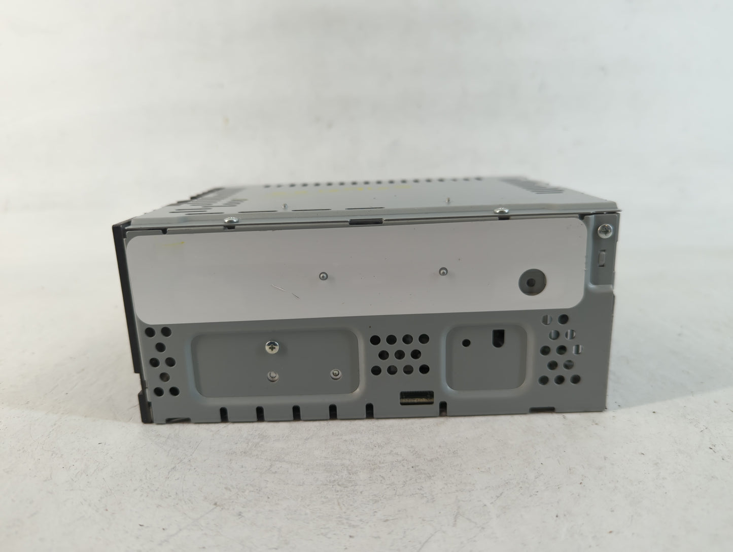 2011-2012 Chevrolet Cruze Am Fm Cd Player Radio Receiver - Oemusedautoparts1.com