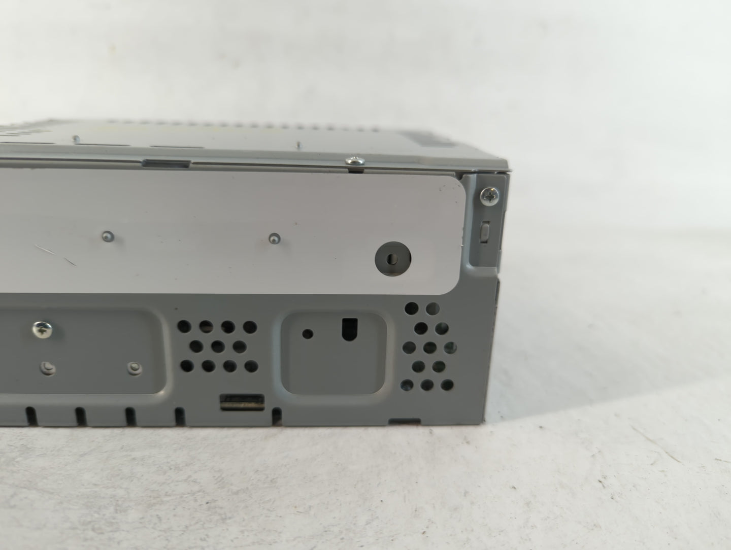 2011-2012 Chevrolet Cruze Am Fm Cd Player Radio Receiver - Oemusedautoparts1.com