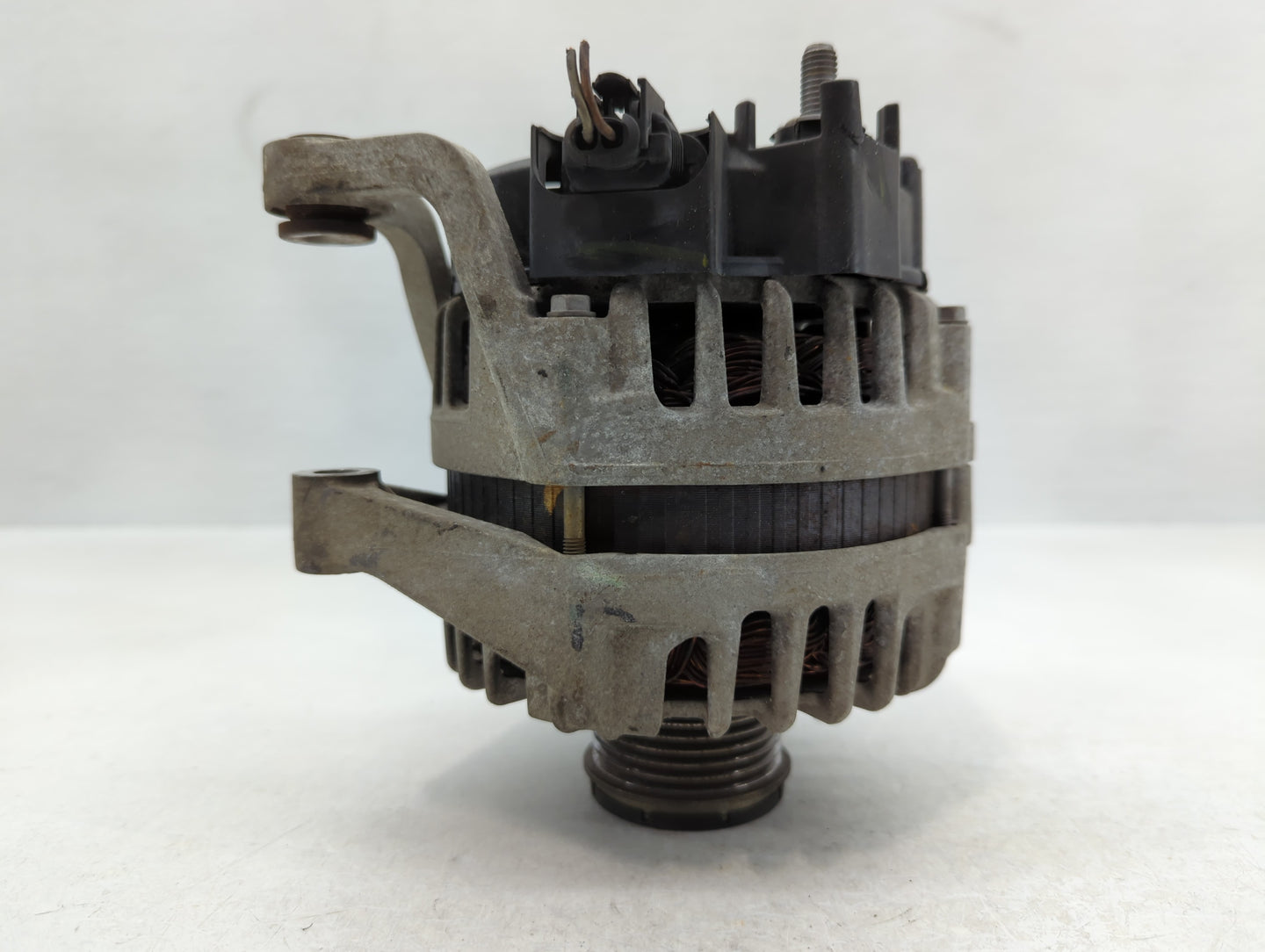 2011-2016 Chevrolet Cruze Alternator Replacement Generator Charging Assembly Engine OEM P/N:13577411 Fits OEM Used Auto Part