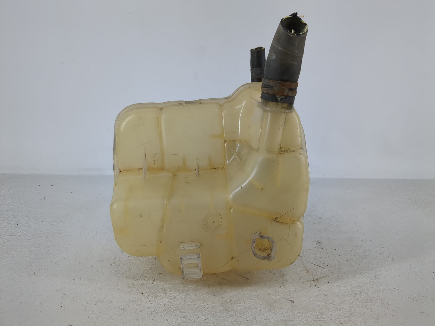 2011-2016 Chevrolet Cruze Radiator Coolant Overflow Expansion Tank Bottle - Oemusedautoparts1.com