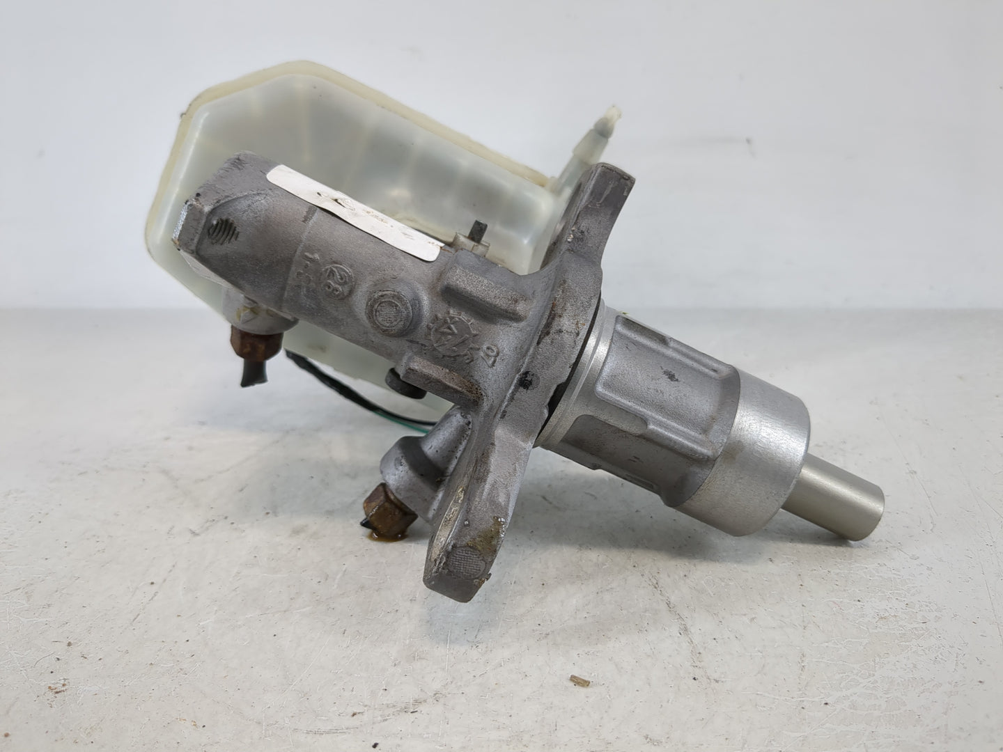 2011-2016 Chevrolet Cruze Brake Master Cylinder - Oemusedautoparts1.com