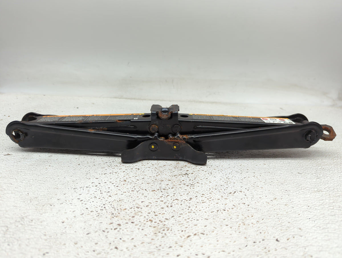 Chevrolet Cruze Spare Scissor Car Jack 875590 - Oemusedautoparts1.com