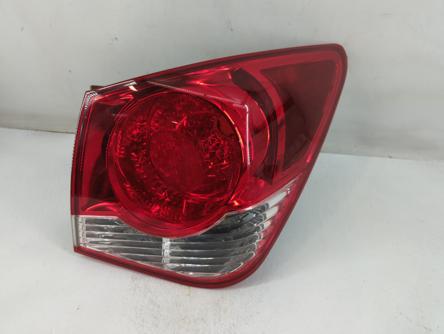 2011-2016 Chevrolet Cruze Tail Light Assembly Driver Left OEM P/N:11161810 Fits Fits 2011 2012 2013 2014 2015 2016 OEM Used 