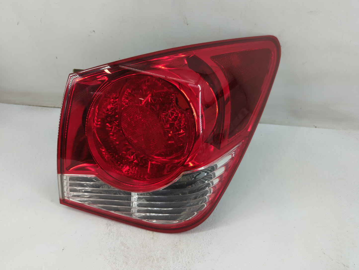 2011-2016 Chevrolet Cruze Tail Light Assembly Driver Left OEM P/N:11161810 Fits Fits 2011 2012 2013 2014 2015 2016 OEM Used 