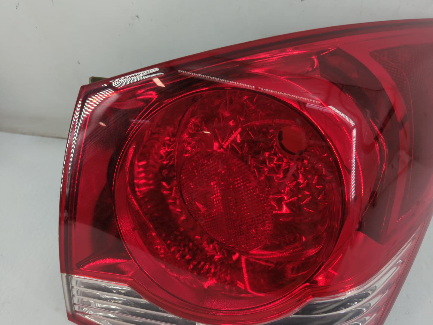 2011-2016 Chevrolet Cruze Tail Light Assembly Driver Left OEM P/N:11161810 Fits Fits 2011 2012 2013 2014 2015 2016 OEM Used 