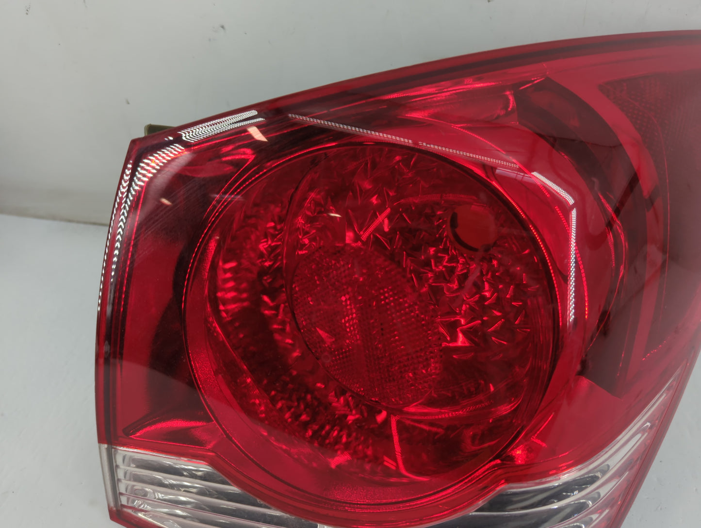 2011-2016 Chevrolet Cruze Tail Light Assembly Driver Left OEM P/N:11161810 Fits Fits 2011 2012 2013 2014 2015 2016 OEM Used 