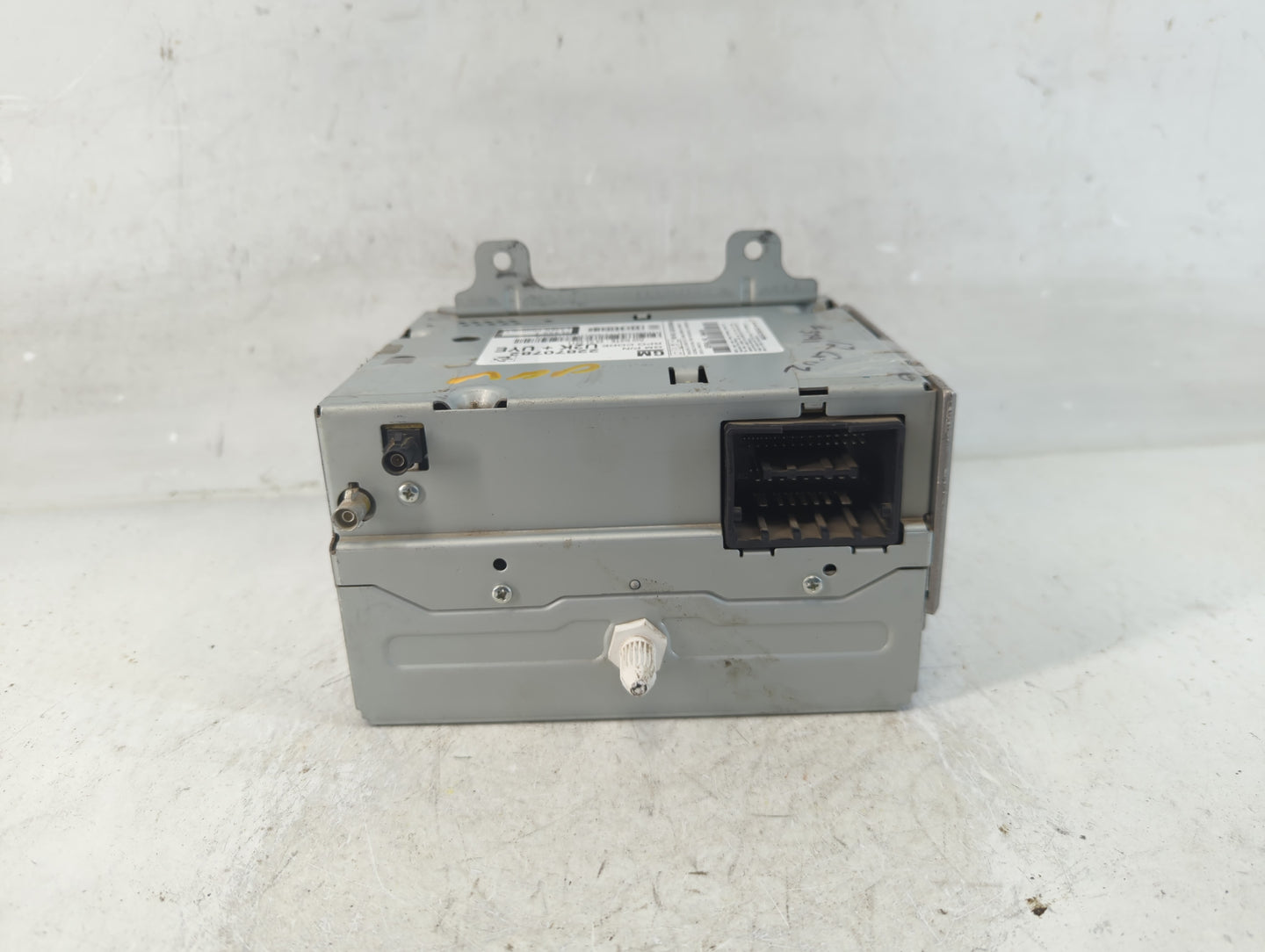 2011-2012 Chevrolet Cruze Radio AM FM Cd Player Receiver Replacement P/N:22870782 Fits Fits 2010 2011 2012 OEM Used Auto Par