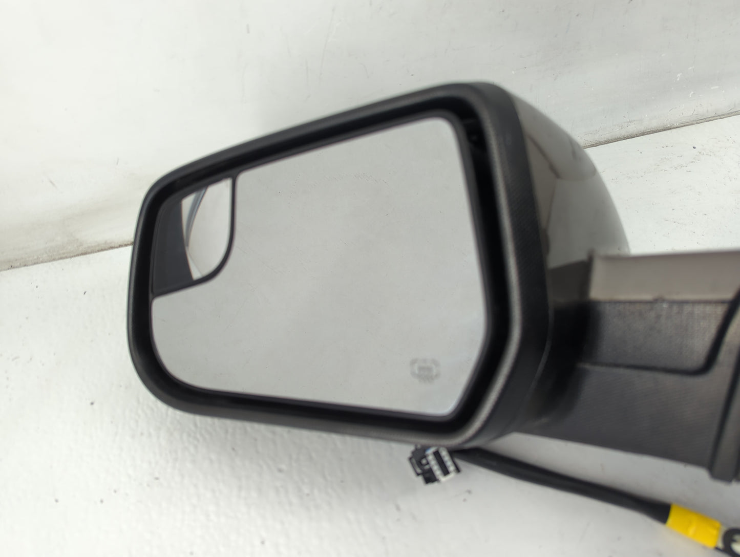 2011-2014 Chevrolet Equinox Driver Side View Mirror - Left Door Mirror OEM Used - Oemusedautoparts1.com