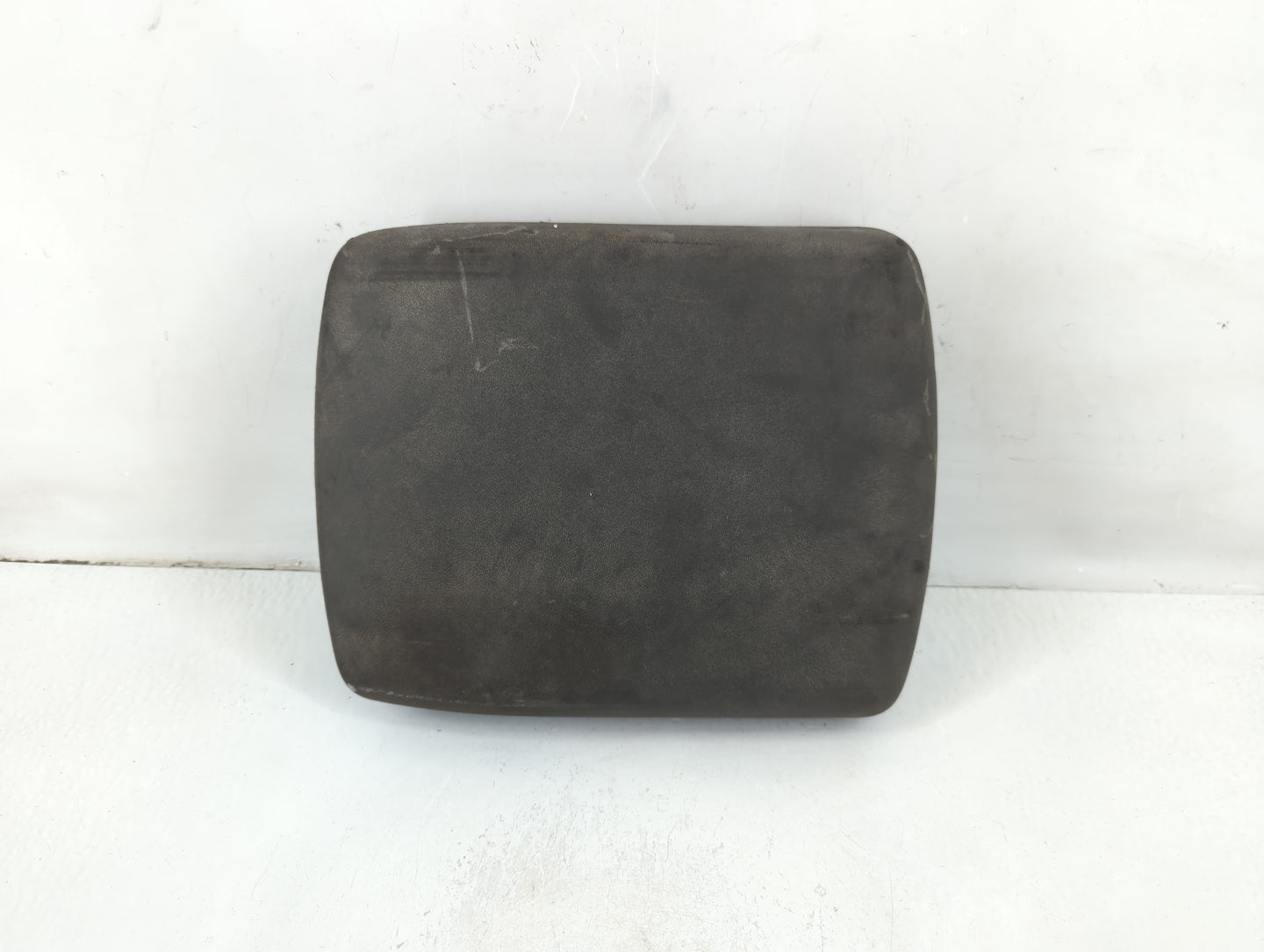 2012-2013 Chevrolet Equinox Center Console Armrest Cover Lid P/N:303 19 Fits Fits 2012 2013 OEM Used Auto Parts - Oemusedaut