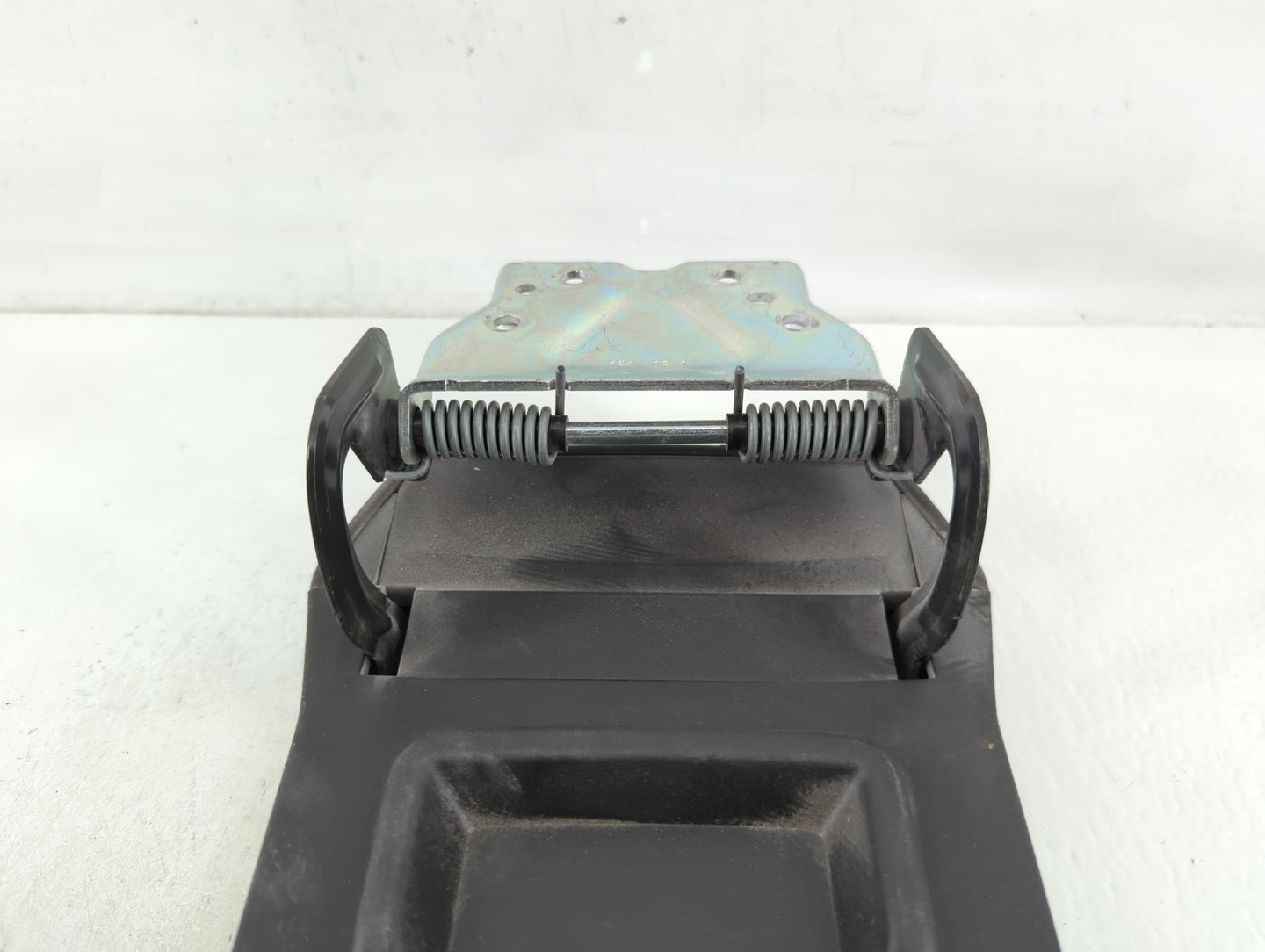 2012-2013 Chevrolet Equinox Center Console Armrest Cover Lid P/N:124 12 1 Fits Fits 2012 2013 OEM Used Auto Parts - Oemuseda