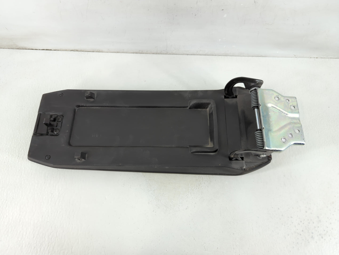 2012-2013 Chevrolet Equinox Center Console Armrest Cover Lid P/N:124 12 1 Fits Fits 2012 2013 OEM Used Auto Parts - Oemuseda