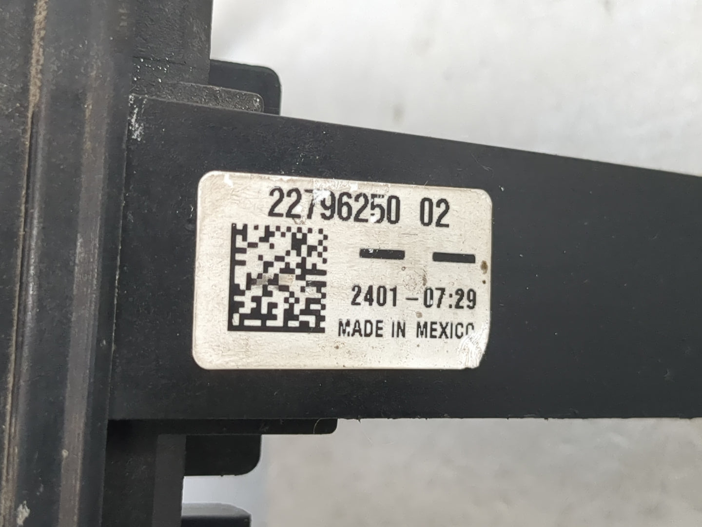 2012 Chevrolet Equinox Fusebox Fuse Box Panel Relay Module P/N:22796250 Fits OEM Used Auto Parts - Oemusedautoparts1.com