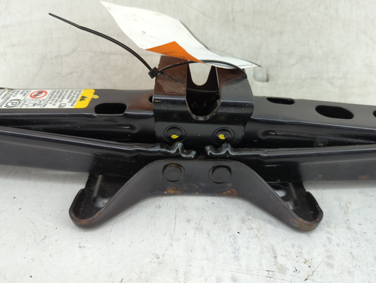 2012 Chevrolet Equinox Spare Scissor Car Jack 1128717 - Oemusedautoparts1.com