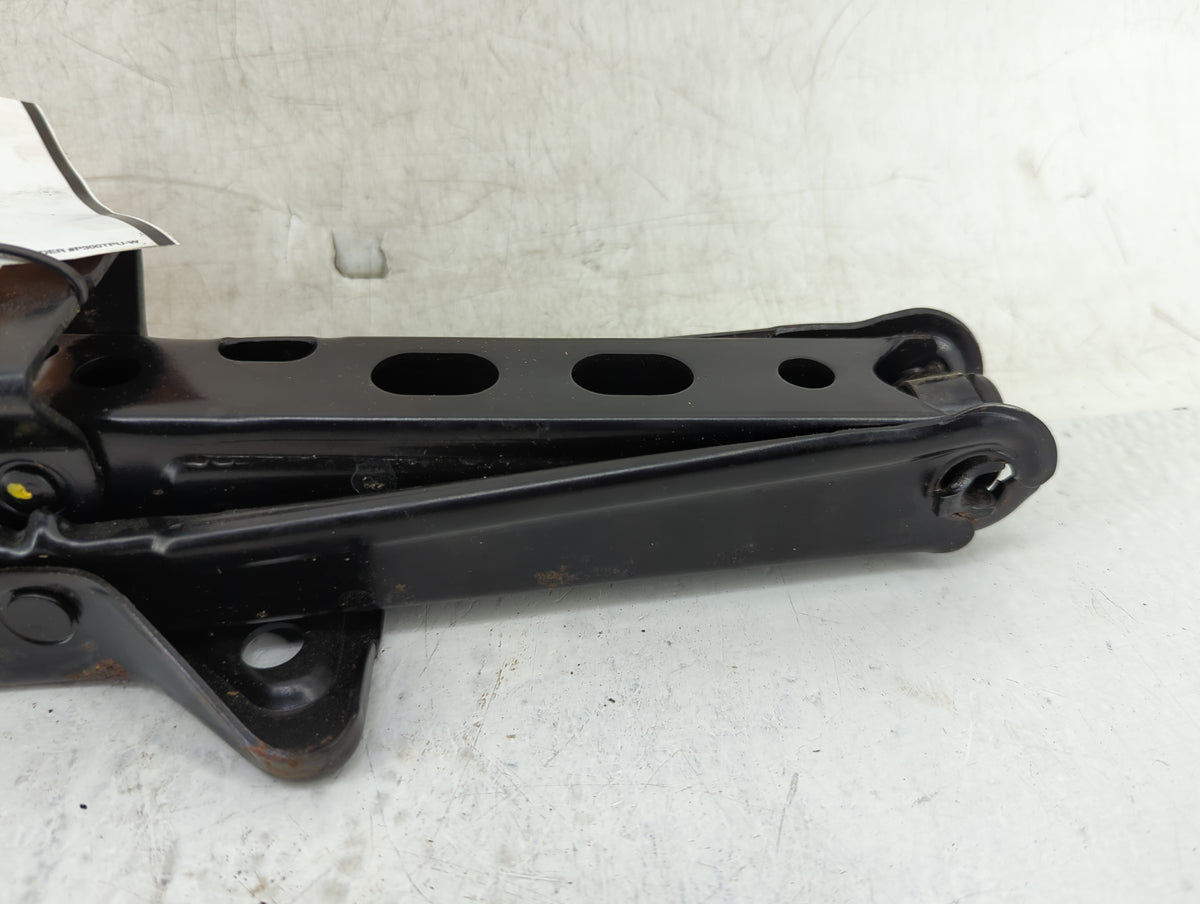 2012 Chevrolet Equinox Spare Scissor Car Jack 1128717 - Oemusedautoparts1.com