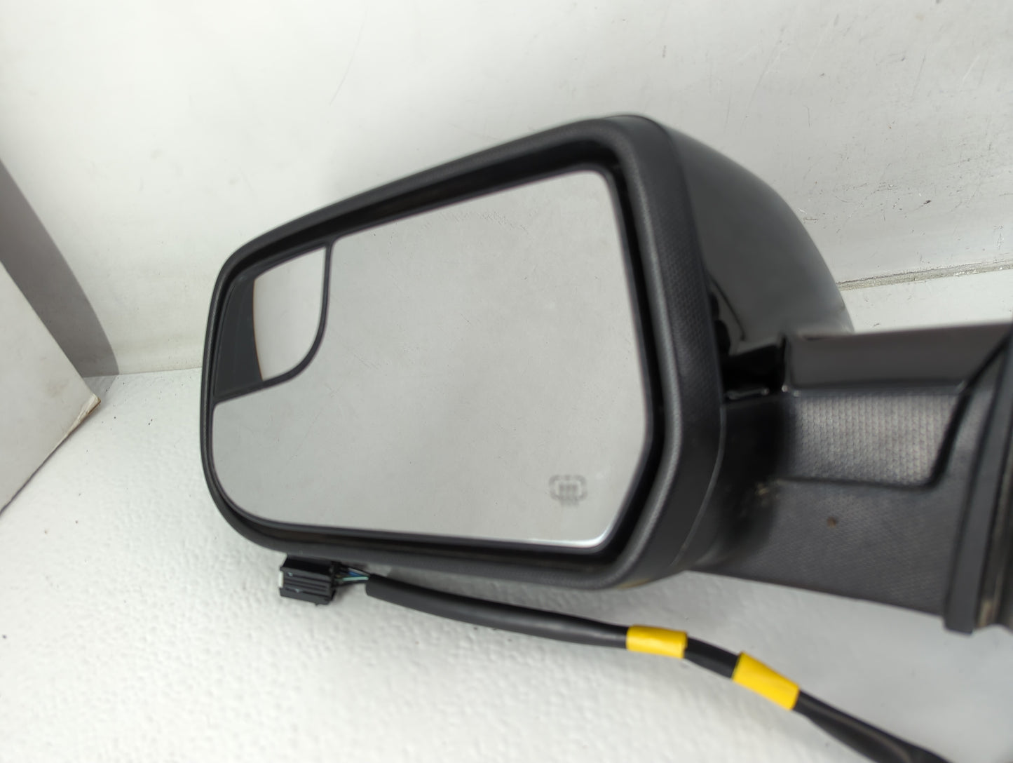 2011-2014 Chevrolet Equinox Driver Side View Mirror - Left Door Mirror OEM Used - Oemusedautoparts1.com