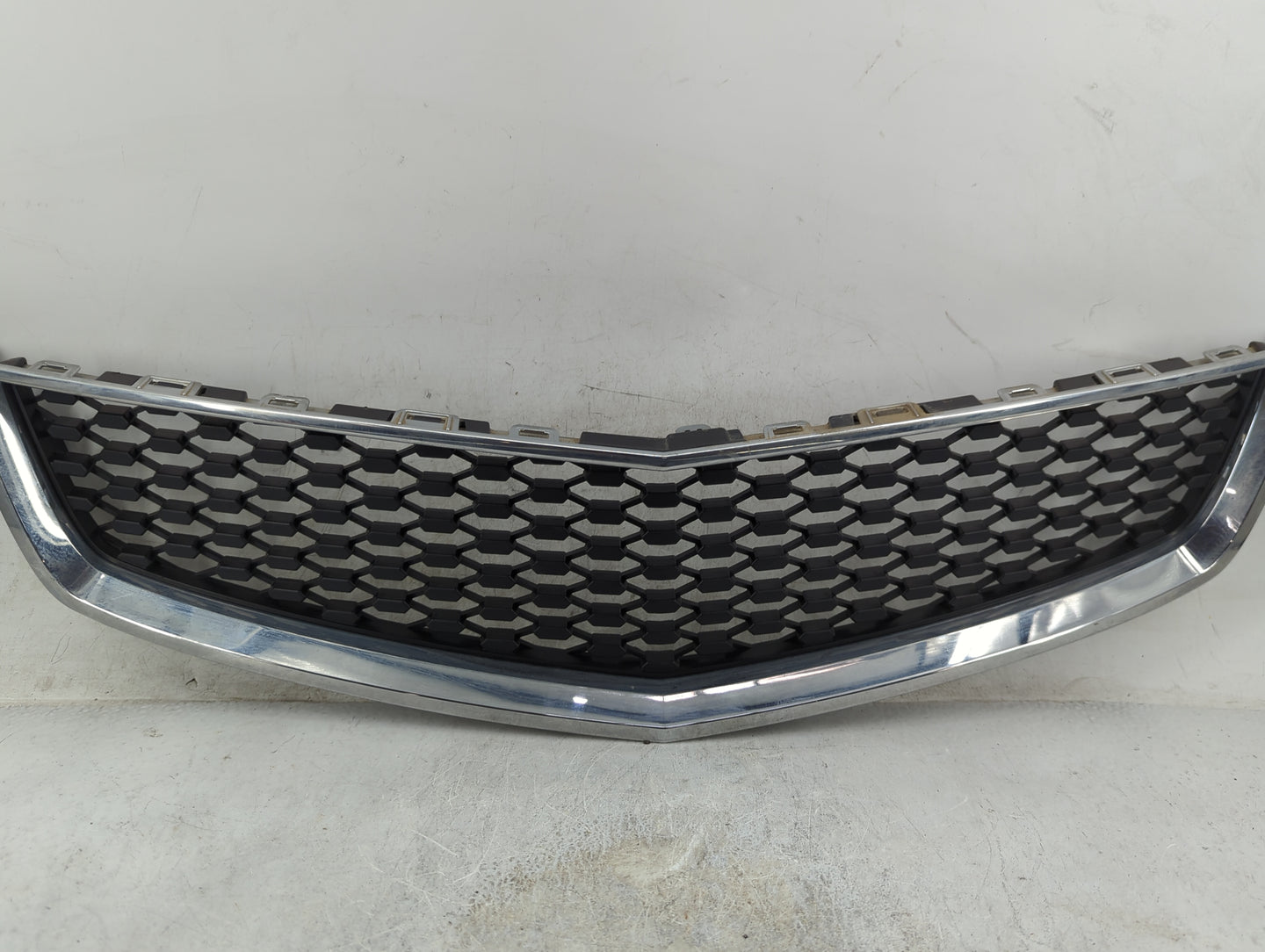 2012 Chevrolet Equinox Front Grille Bumper Not Included - Oemusedautoparts1.com