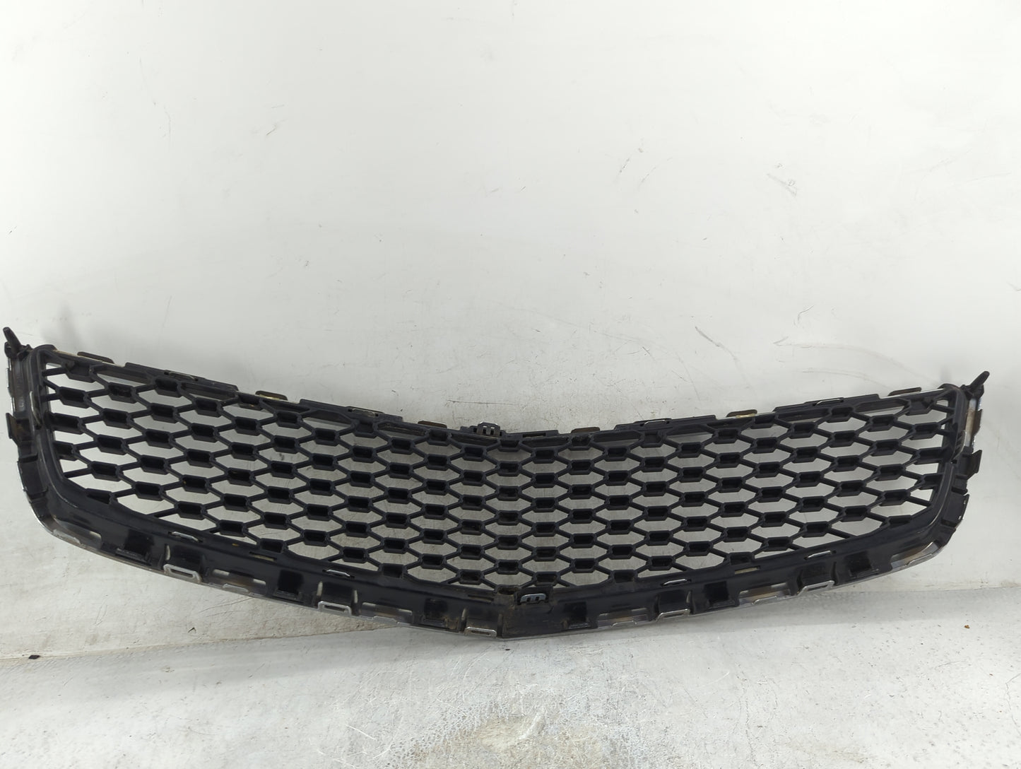 2012 Chevrolet Equinox Front Grille Bumper Not Included - Oemusedautoparts1.com