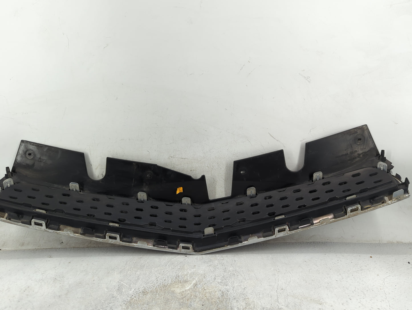 2012 Chevrolet Equinox Front Grille Bumper Not Included - Oemusedautoparts1.com