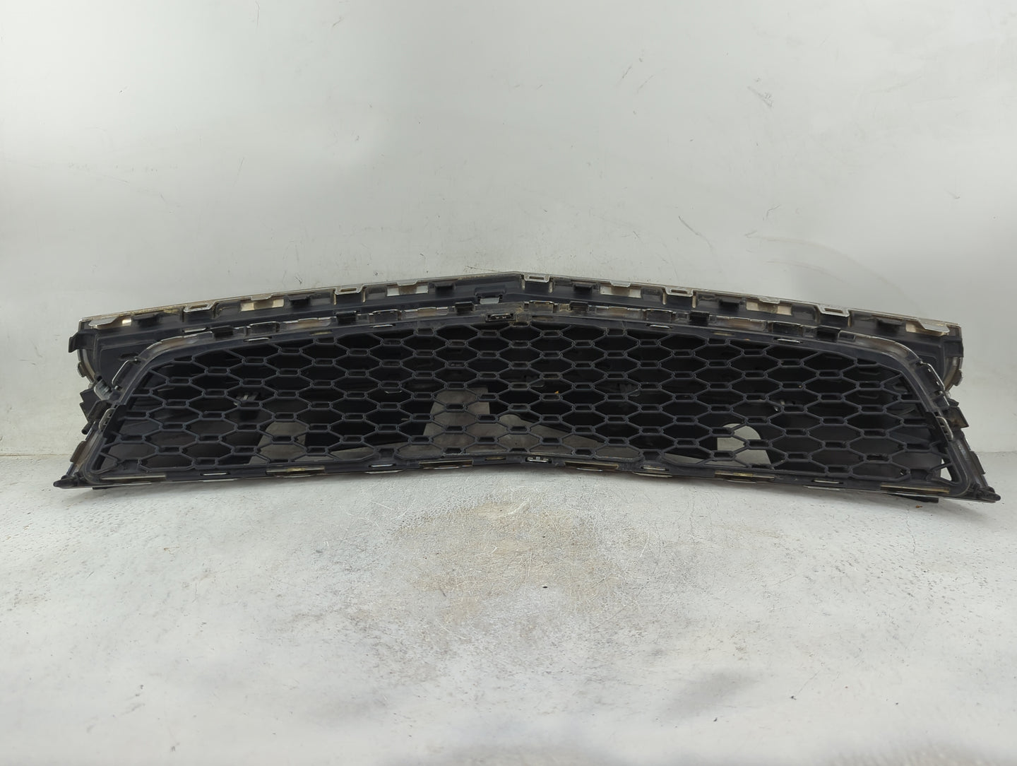 2012 Chevrolet Equinox Front Grille Bumper Not Included - Oemusedautoparts1.com