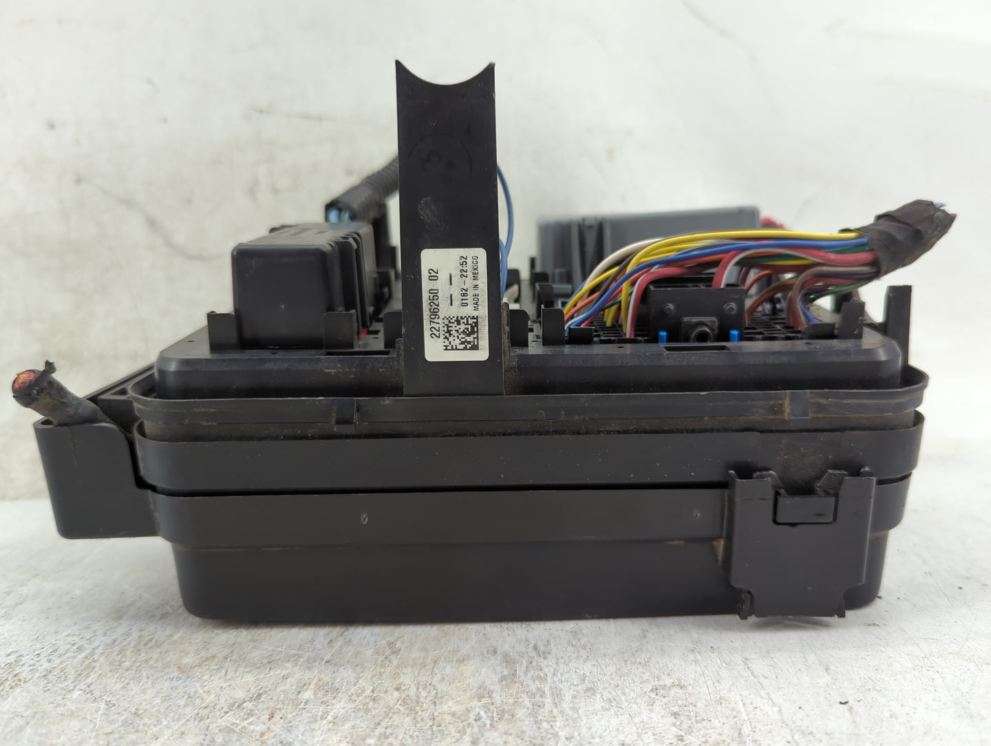 2012 Chevrolet Equinox Fusebox Fuse Box Panel Relay Module Fits OEM Used Auto Parts - Oemusedautoparts1.com