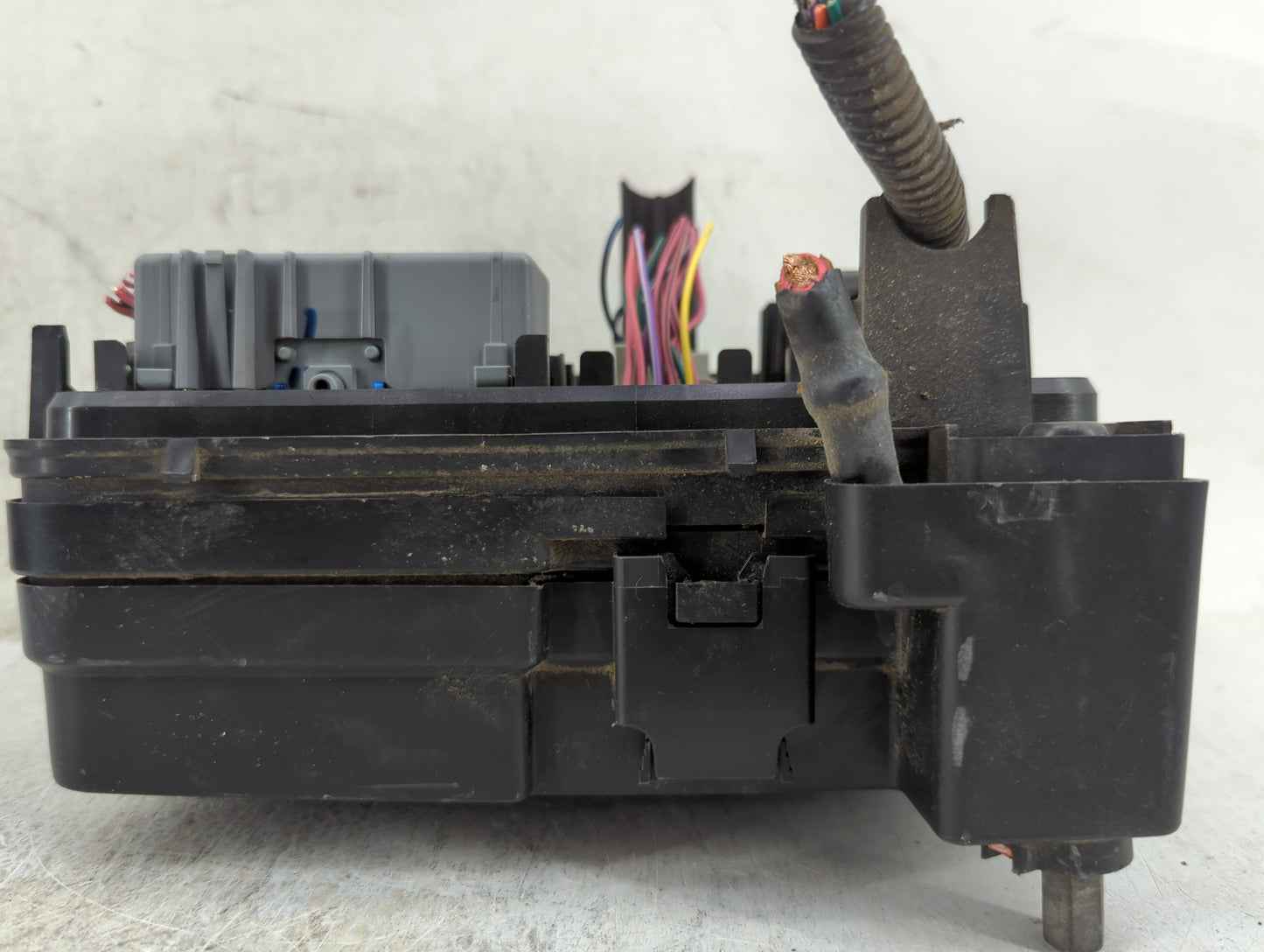 2012 Chevrolet Equinox Fusebox Fuse Box Panel Relay Module Fits OEM Used Auto Parts - Oemusedautoparts1.com