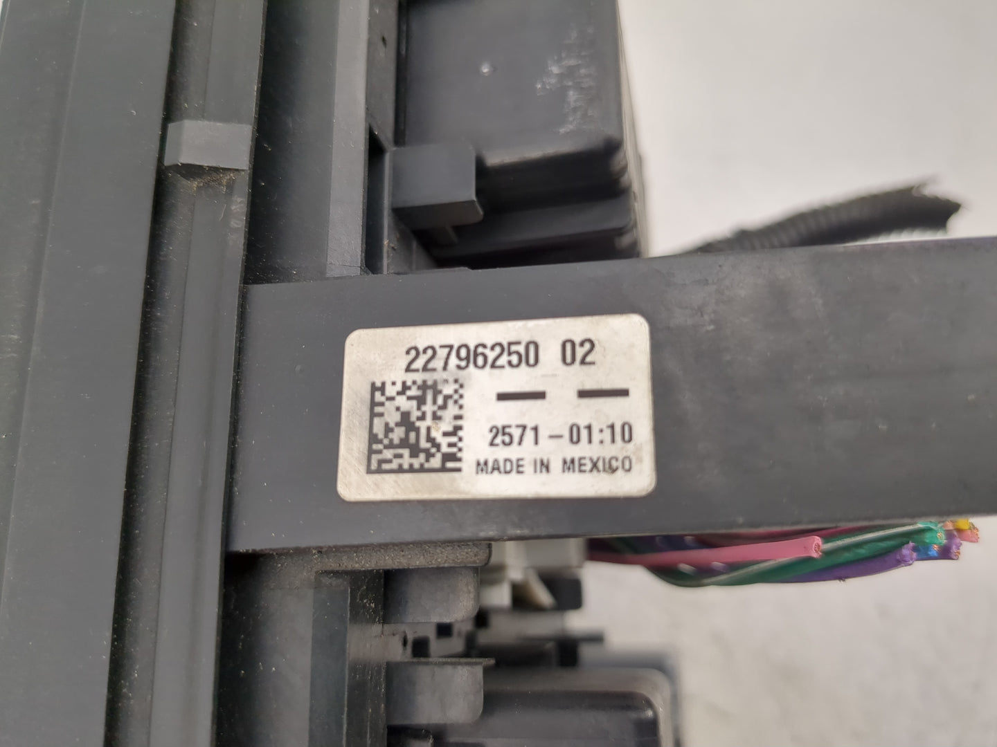 2012 Chevrolet Equinox Fusebox Fuse Box Panel Relay Module P/N:22796250 Fits OEM Used Auto Parts - Oemusedautoparts1.com