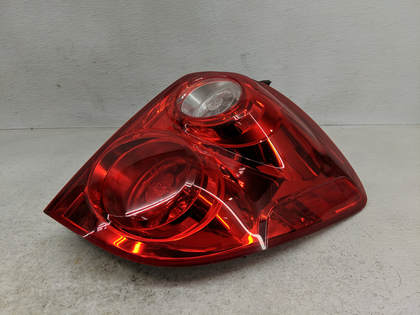 2010-2015 Chevrolet Equinox Tail Light Assembly Passenger Right OEM Fits Fits 2010 2011 2012 2013 2014 2015 OEM Used Auto Pa