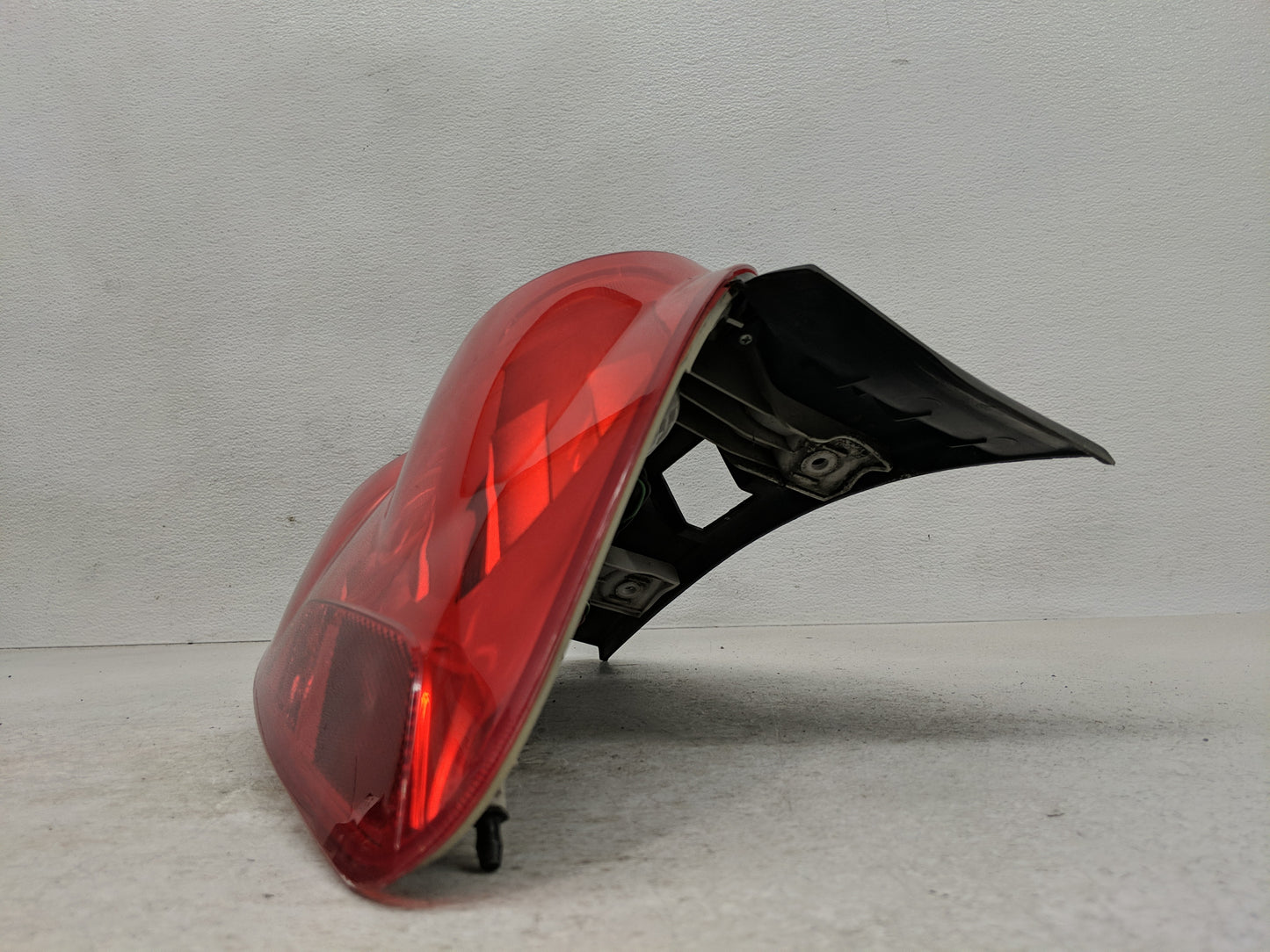 2010-2015 Chevrolet Equinox Tail Light Assembly Passenger Right OEM Fits Fits 2010 2011 2012 2013 2014 2015 OEM Used Auto Pa