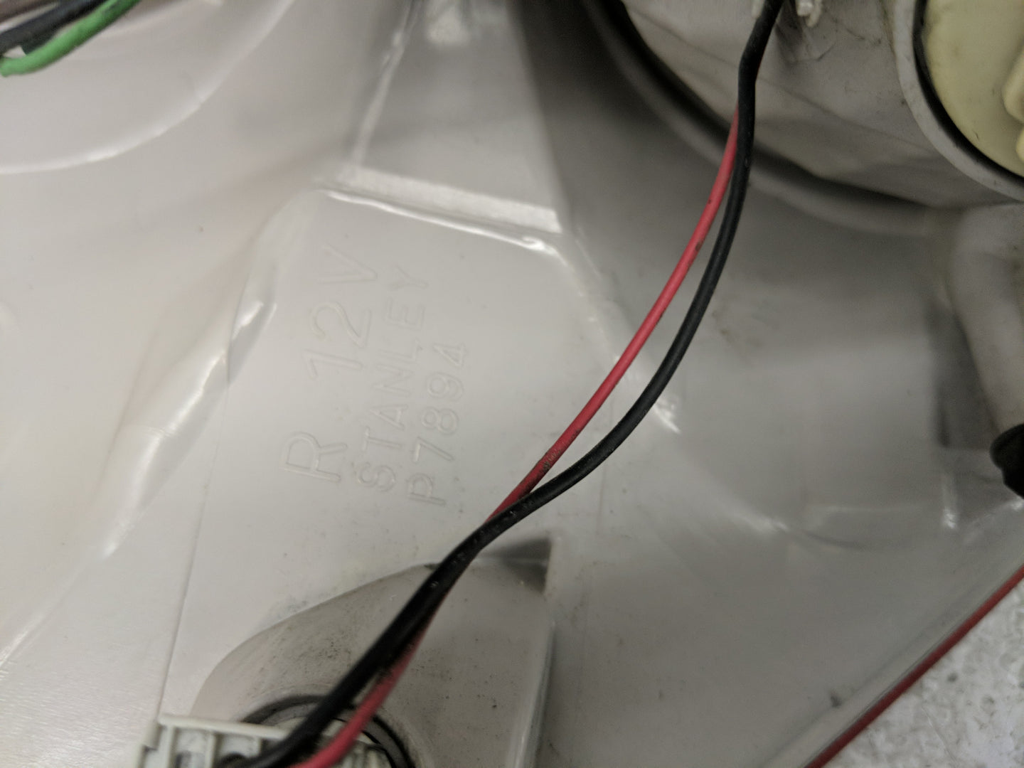 2010-2015 Chevrolet Equinox Tail Light Assembly Passenger Right OEM Fits Fits 2010 2011 2012 2013 2014 2015 OEM Used Auto Pa