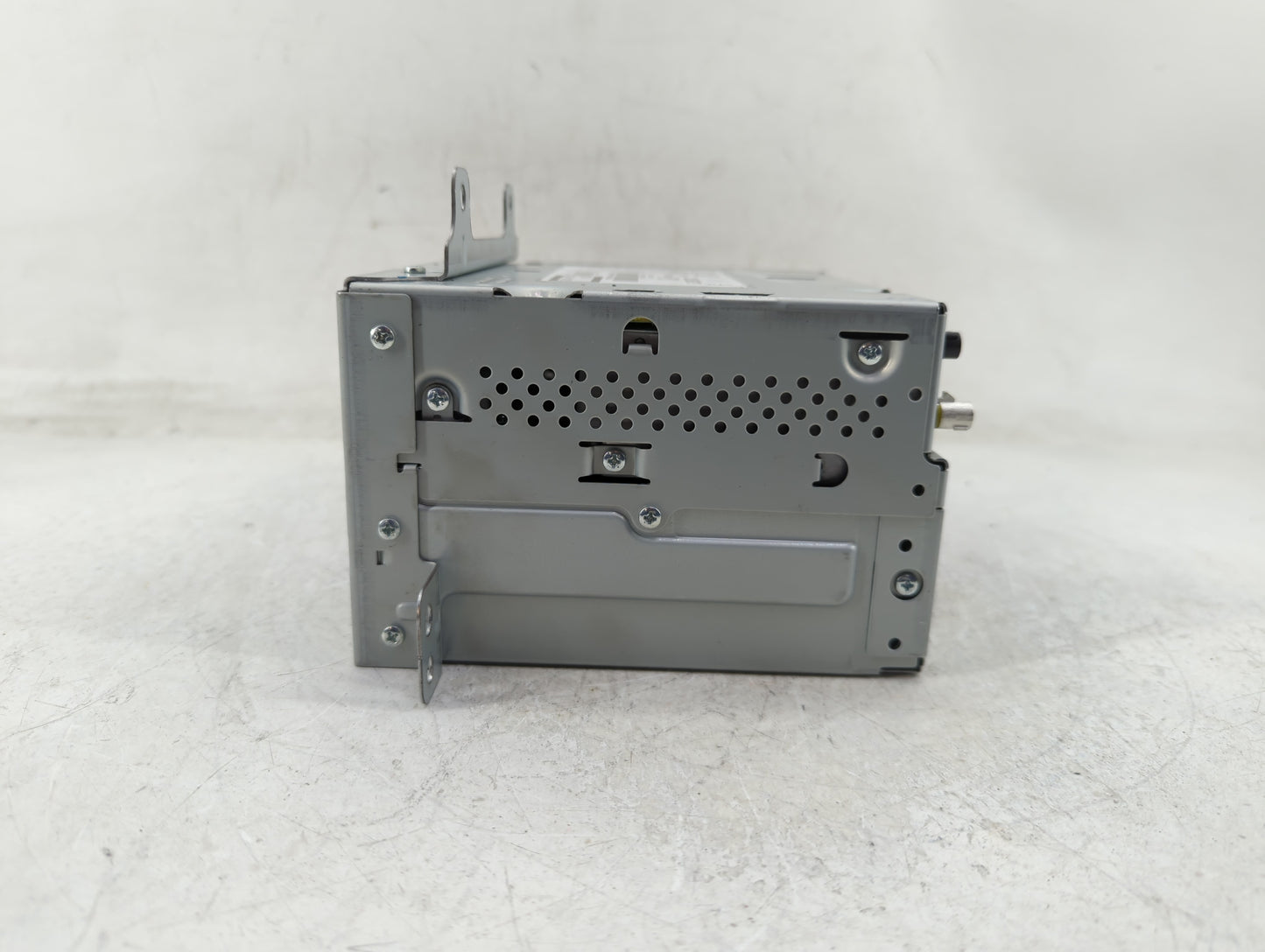 2012 Chevrolet Equinox Radio AM FM Cd Player Receiver Replacement P/N:22869279 Fits OEM Used Auto Parts - Oemusedautoparts1.