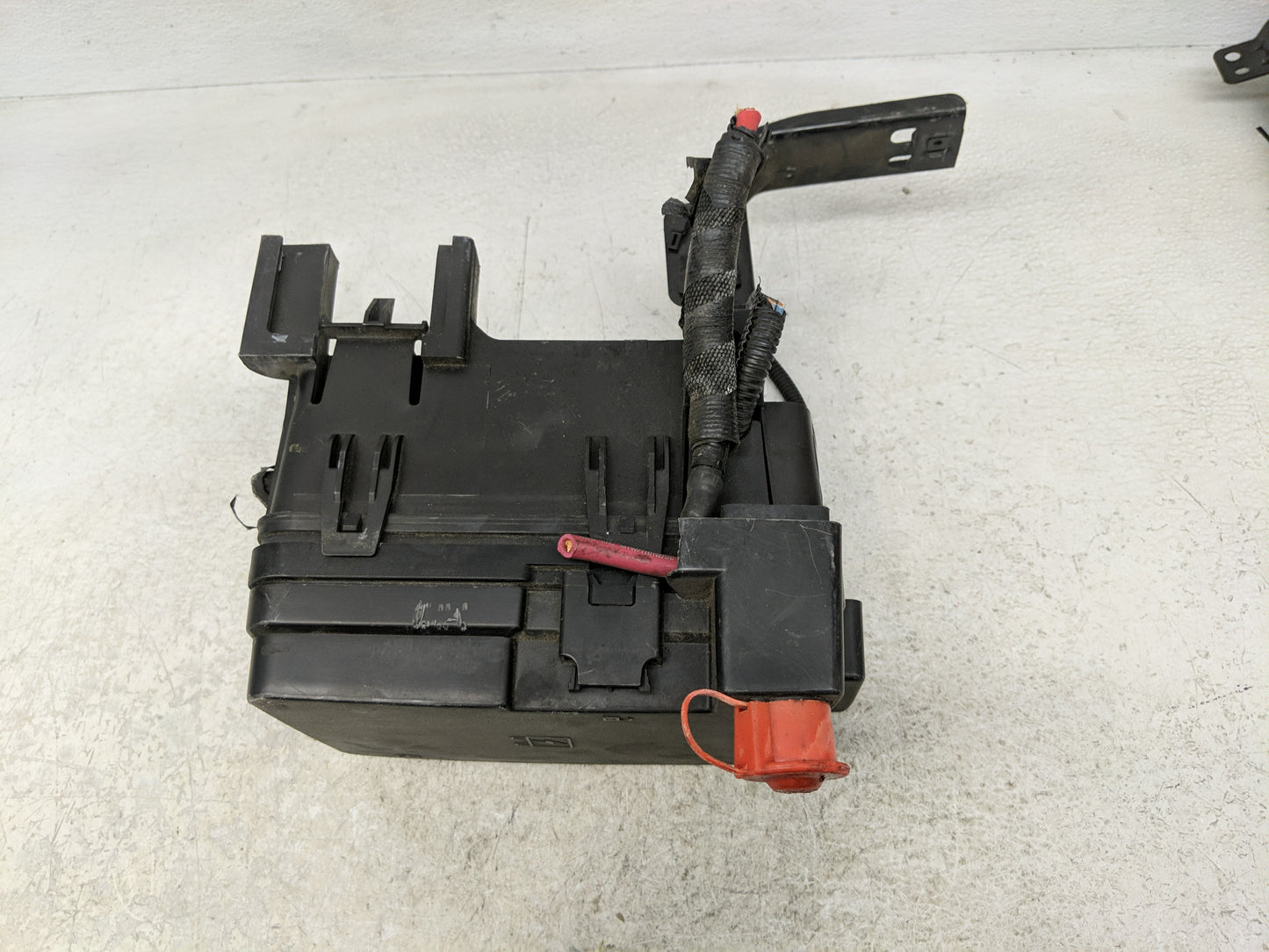 2012 Chevrolet Equinox Fusebox Fuse Box Panel Relay Module Fits OEM Used Auto Parts - Oemusedautoparts1.com