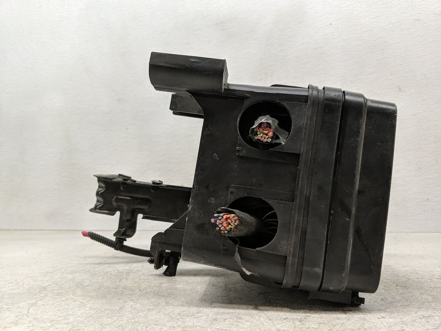 2012 Chevrolet Equinox Fusebox Fuse Box Panel Relay Module Fits OEM Used Auto Parts - Oemusedautoparts1.com