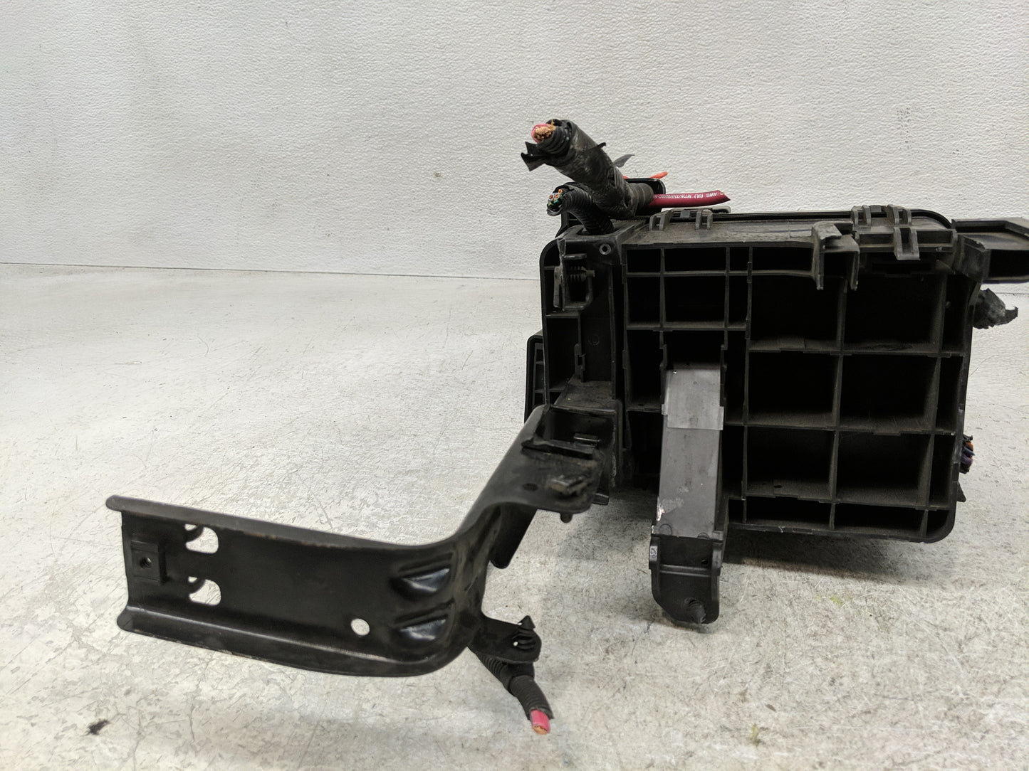 2012 Chevrolet Equinox Fusebox Fuse Box Panel Relay Module Fits OEM Used Auto Parts - Oemusedautoparts1.com