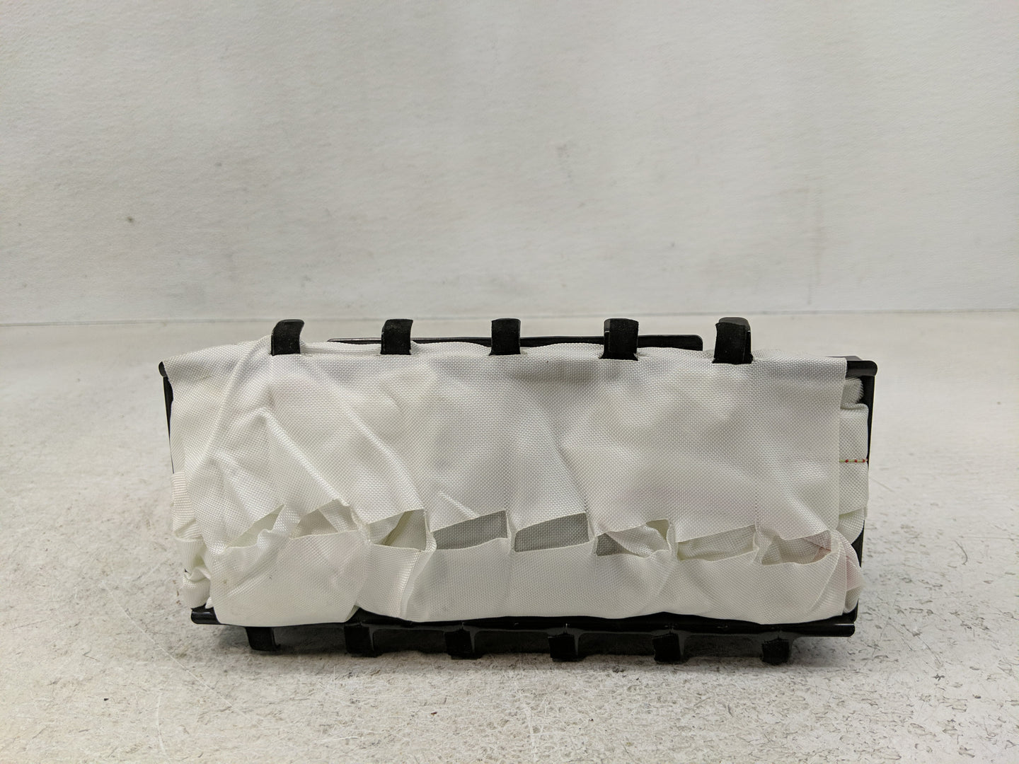 2011-2012 Chevrolet Equinox Air Bag Passenger Right Dashboard OEM P/N:22761210 Fits Fits 2011 2012 OEM Used Auto Parts - Oem