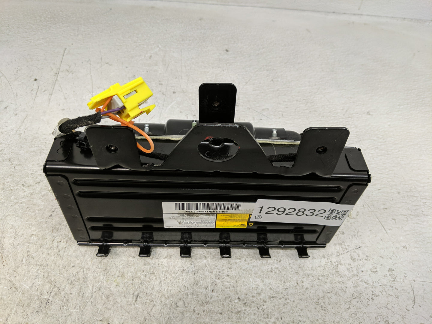 2011-2012 Chevrolet Equinox Air Bag Passenger Right Dashboard OEM P/N:22761210 Fits Fits 2011 2012 OEM Used Auto Parts - Oem