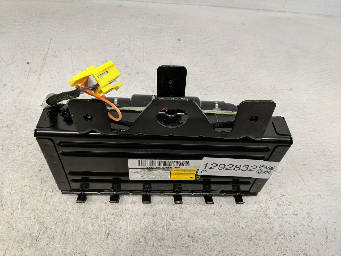 2011-2012 Chevrolet Equinox Air Bag Passenger Right Dashboard OEM P/N:22761210 Fits Fits 2011 2012 OEM Used Auto Parts - Oem