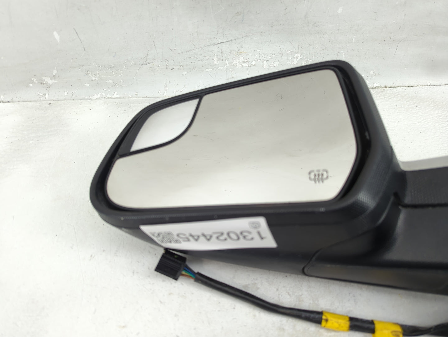 2011-2013 Chevrolet Equinox Driver Side View Mirror - Left Door Mirror OEM Used - Oemusedautoparts1.com