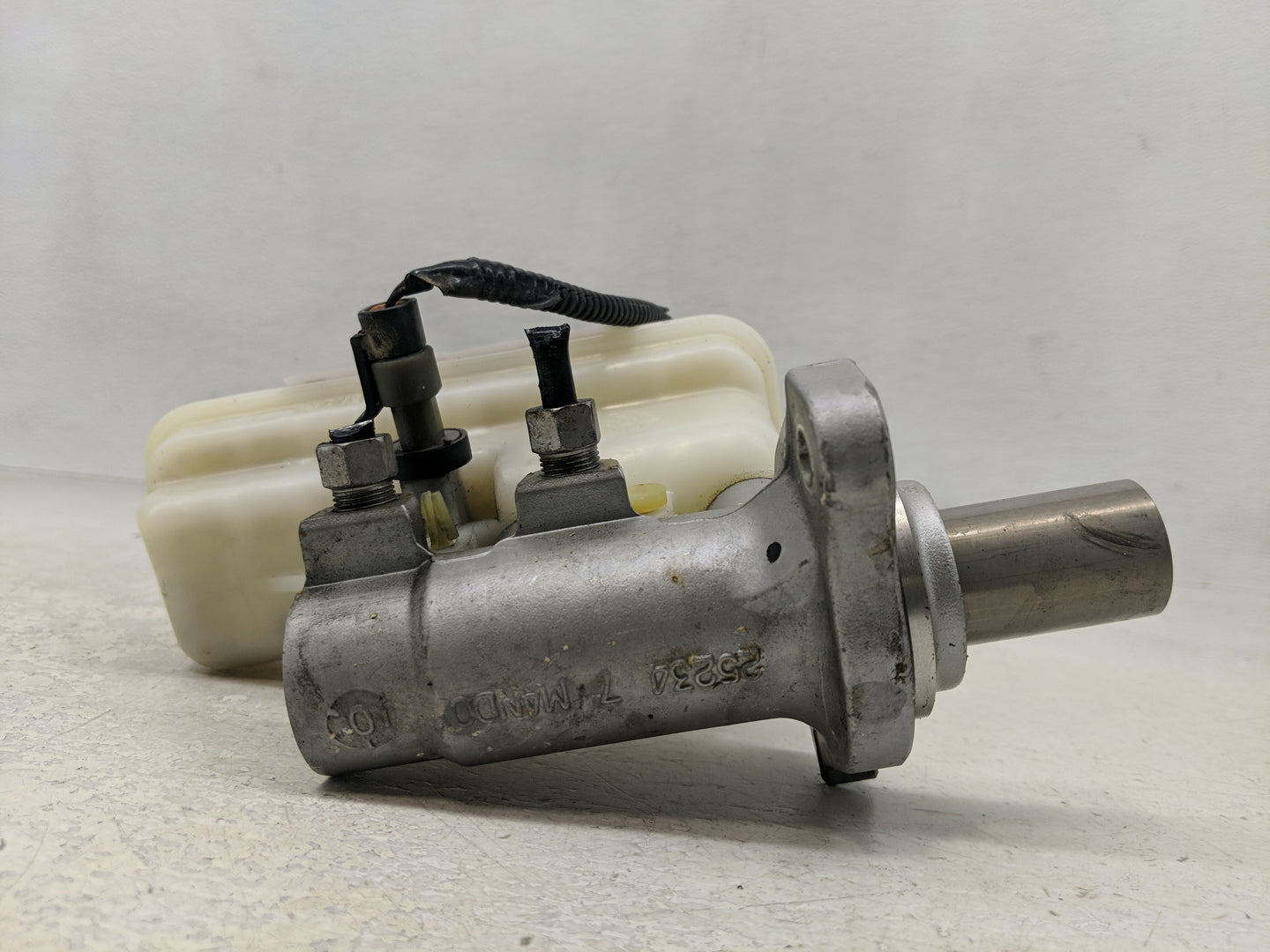 2011-2017 Chevrolet Equinox Brake Master Cylinder - Oemusedautoparts1.com