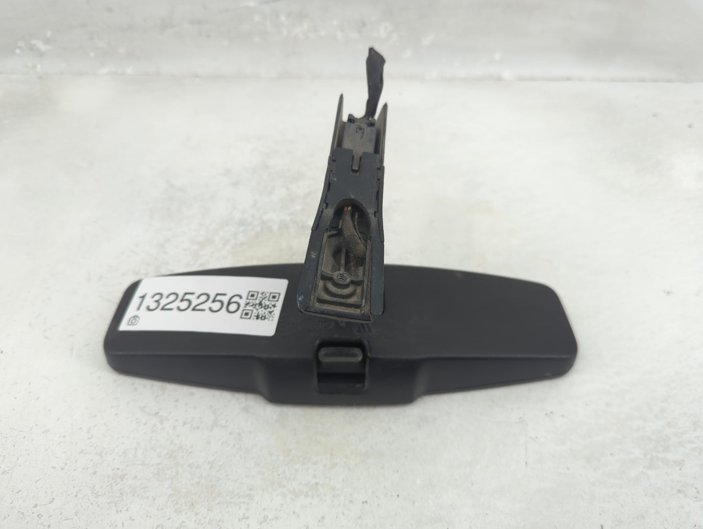 2010-2017 Chevrolet Equinox Interior Rear View Mirror Replacement OEM P/N:E11026392 Fits OEM Used Auto Parts - Oemusedautopa