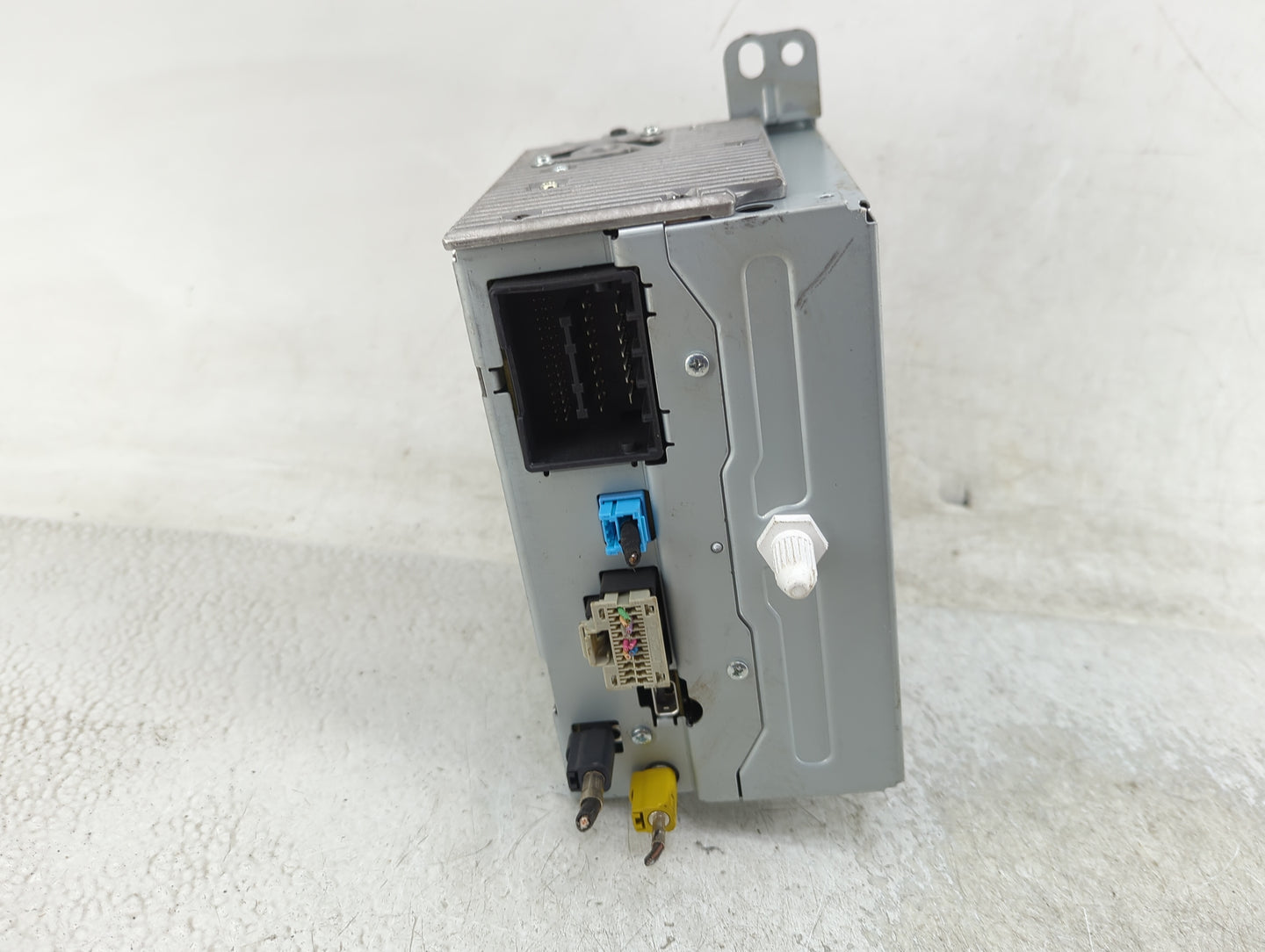 2012 Chevrolet Equinox Radio AM FM Cd Player Receiver Replacement P/N:22869279 Fits OEM Used Auto Parts - Oemusedautoparts1.