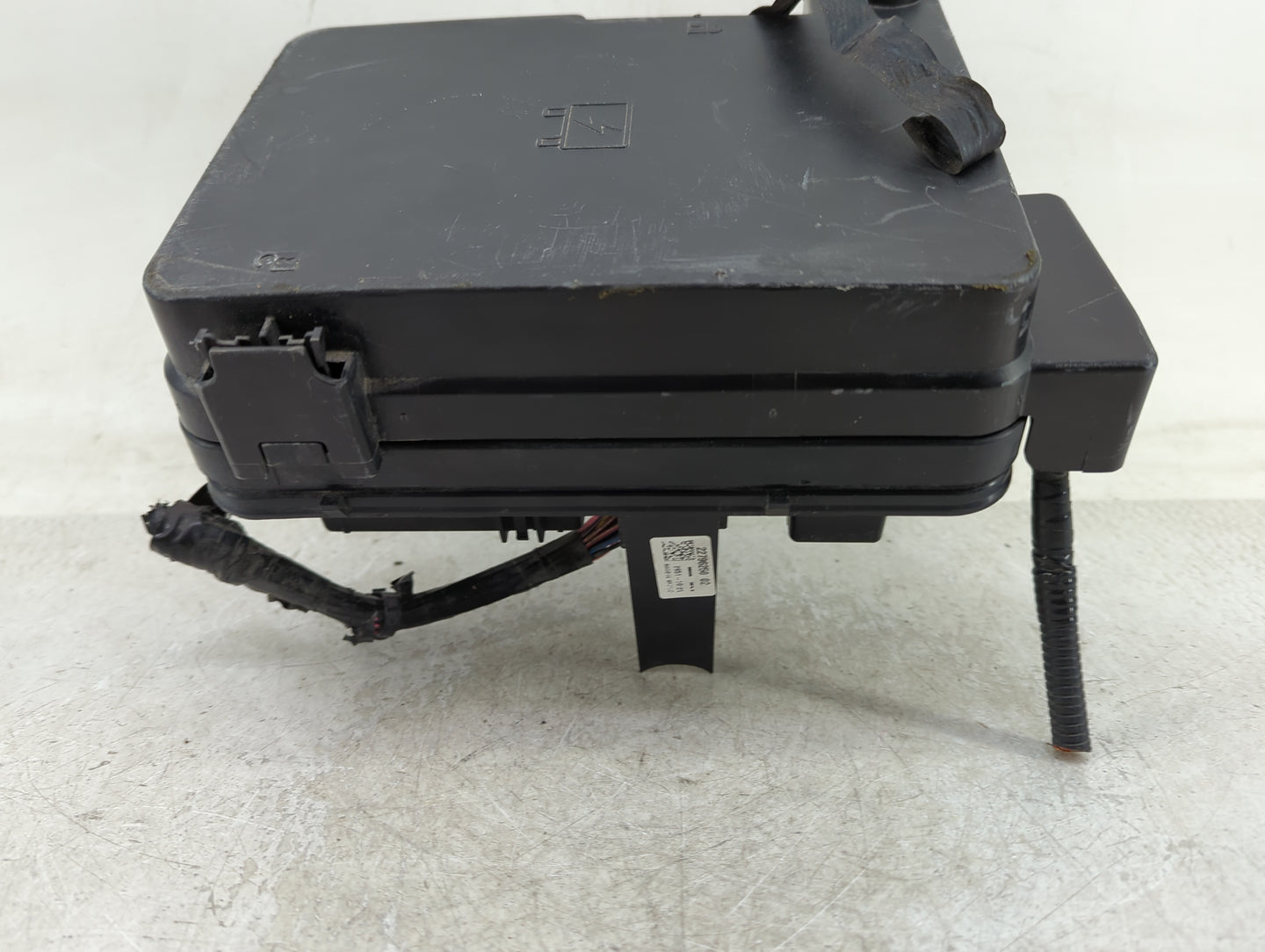 2012 Chevrolet Equinox Fusebox Fuse Box Panel Relay Module P/N:22796250-02 Fits OEM Used Auto Parts - Oemusedautoparts1.com