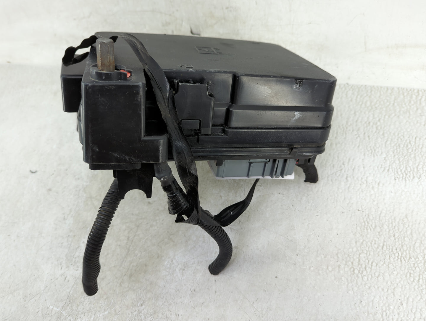 2012 Chevrolet Equinox Fusebox Fuse Box Panel Relay Module P/N:22796250-02 Fits OEM Used Auto Parts - Oemusedautoparts1.com