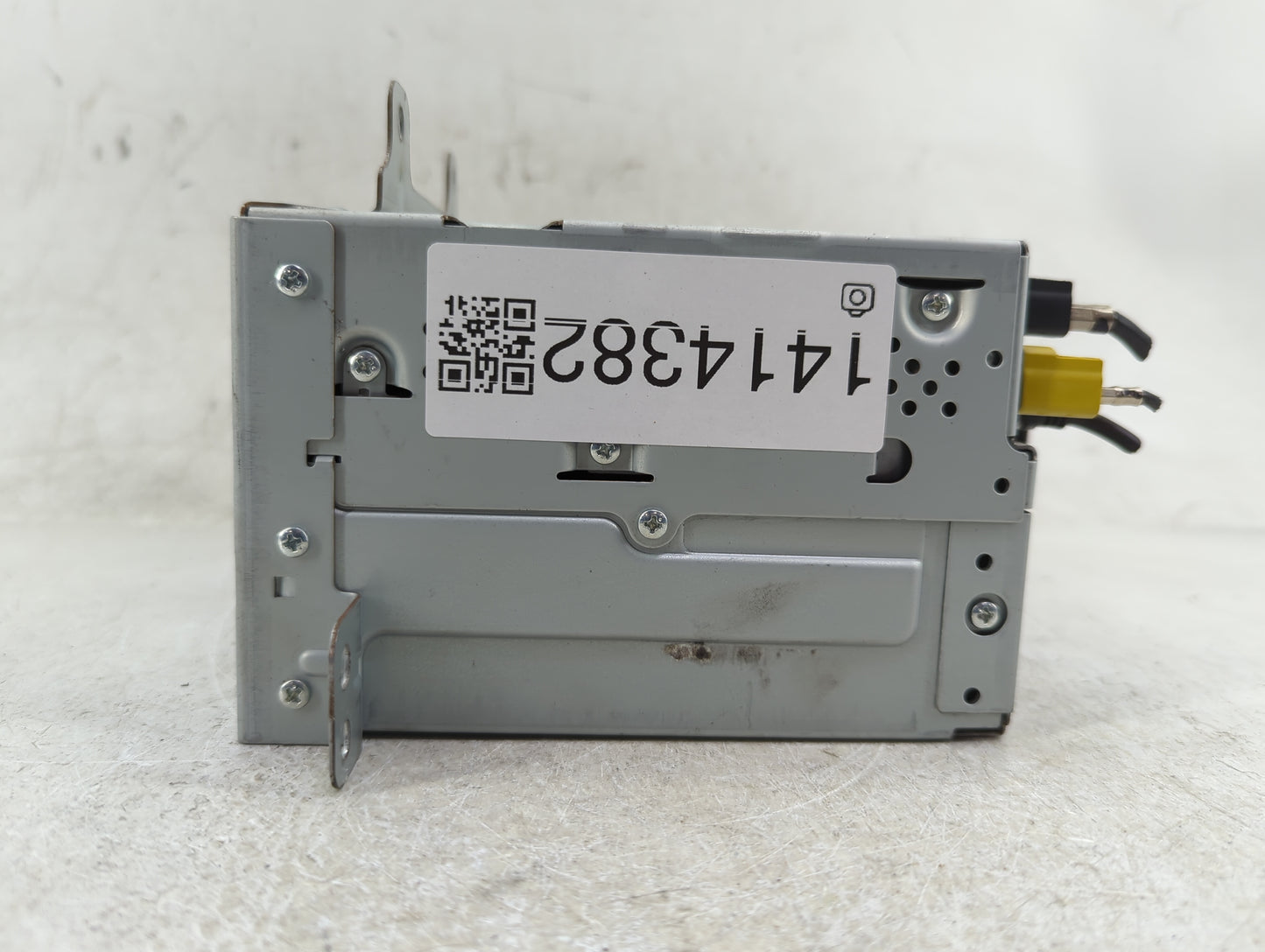 2012 Chevrolet Equinox Radio AM FM Cd Player Receiver Replacement P/N:22869279 Fits OEM Used Auto Parts - Oemusedautoparts1.