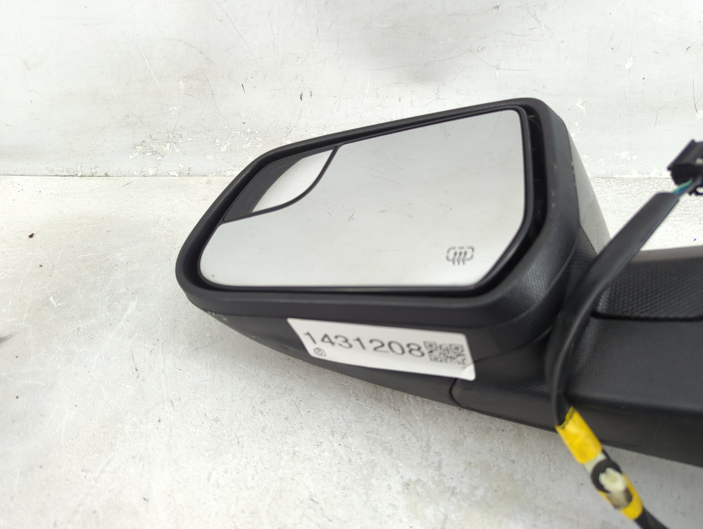 2011-2014 Chevrolet Equinox Driver Side View Mirror - Left Door Mirror OEM Used - Oemusedautoparts1.com