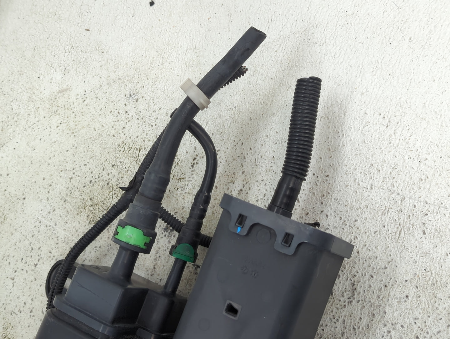 2012 Chevrolet Equinox Fuel Vapor Charcoal Canister - Oemusedautoparts1.com