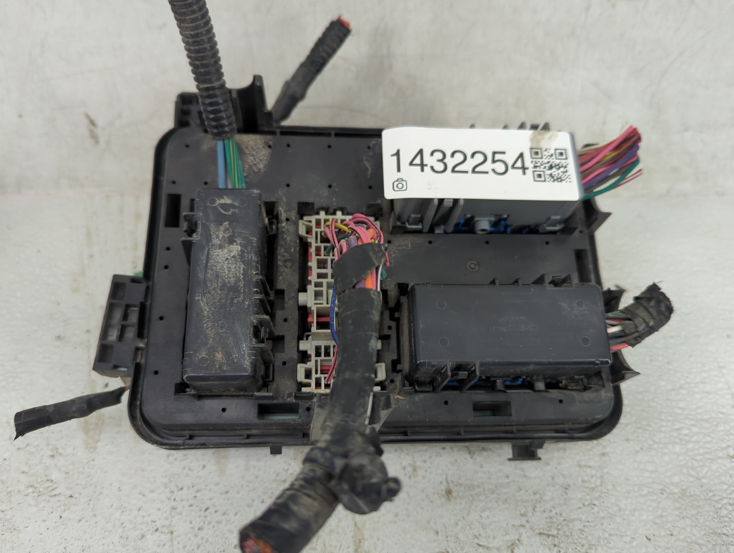 2012 Chevrolet Equinox Fusebox Fuse Box Panel Relay Module P/N:22865684 Fits OEM Used Auto Parts - Oemusedautoparts1.com